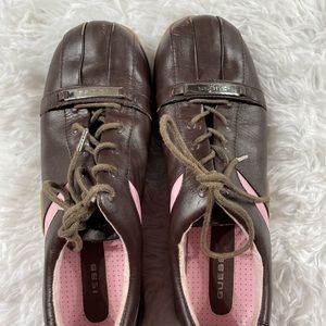 Guess - Women’s vintage brown and pink bowler shoe size 8.5